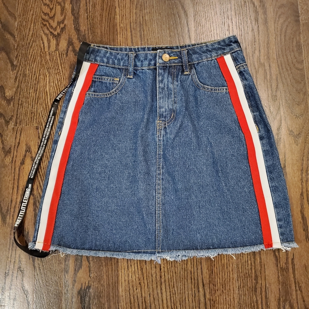 NEW Pretty Little Thing Raw Hem Denim Skirt Women's Size 4